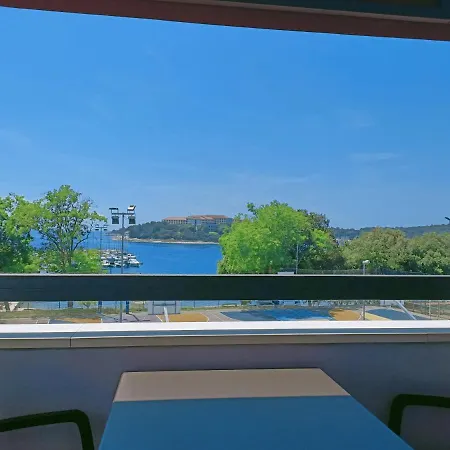 Viola Aparthotel 4*