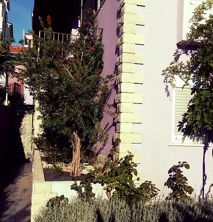 Viola Aparthotel