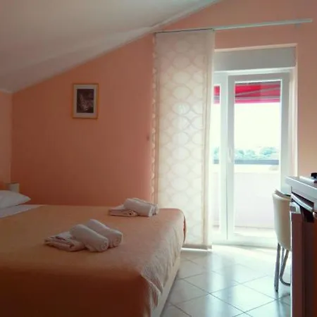 Viola Aparthotel 4*