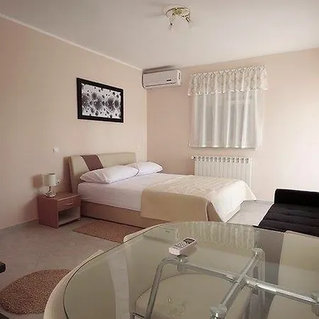 Viola 4* Pjescana Uvala