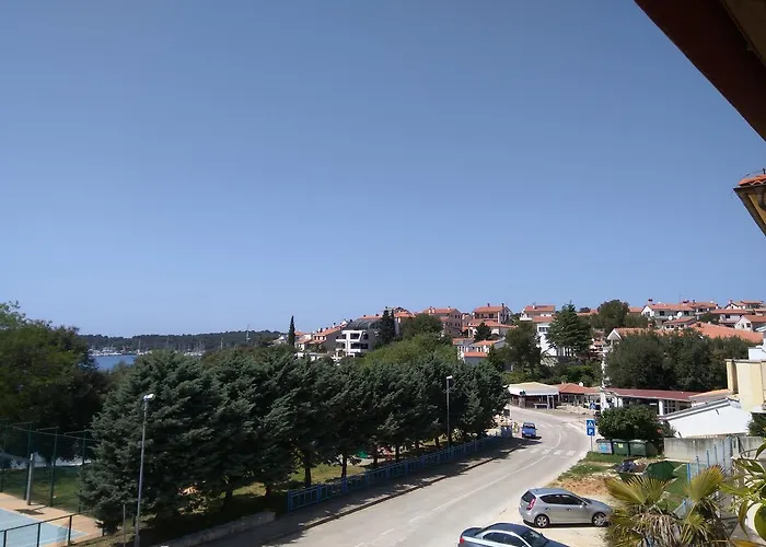 Viola מלון דירות 4*